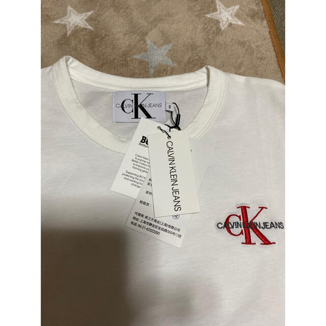 Calvin Klein(カルバンクライン)のmさん専用　　新品未使用　カルバンクライン　Tシャツ半袖白　Sロゴ付き レディースのトップス(Tシャツ(半袖/袖なし))の商品写真