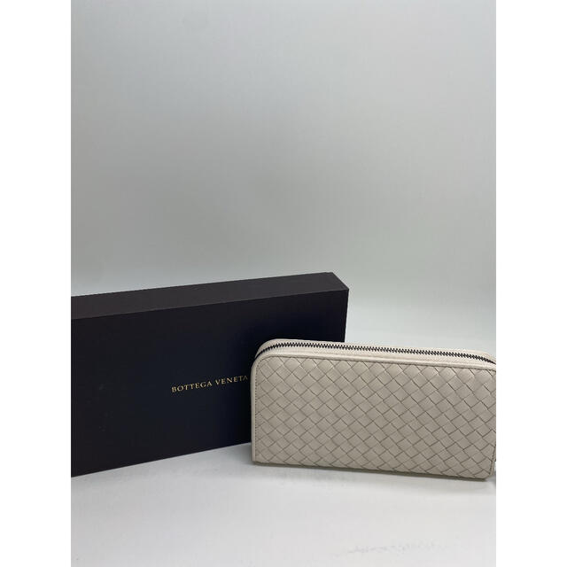 Bottega Veneta(ボッテガヴェネタ)の長財布　ボッテガ　BOTTEGA 財布　アイボリー　新品 レディースのファッション小物(財布)の商品写真