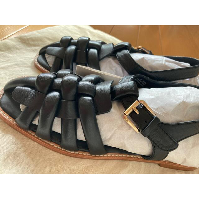 ZARA HOME(ザラホーム)のZARA HOME グルカサンダル　羊皮100% ブラック レディースの靴/シューズ(サンダル)の商品写真
