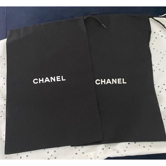 CHANEL(シャネル)の新品未使用CHANEL シャネル　保管袋２枚 レディースのバッグ(ショップ袋)の商品写真