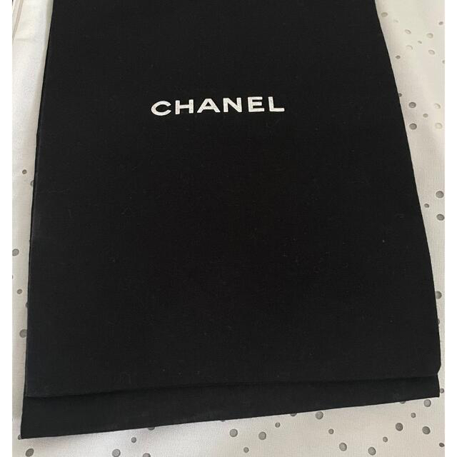 CHANEL(シャネル)の新品未使用CHANEL シャネル　保管袋２枚 レディースのバッグ(ショップ袋)の商品写真