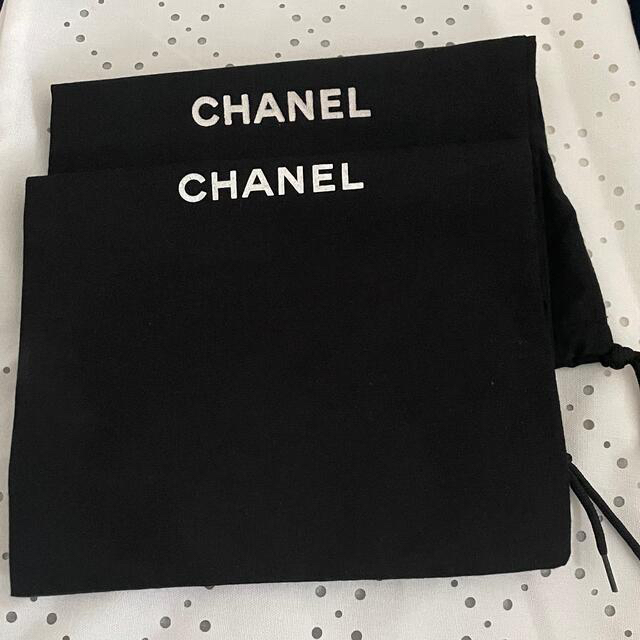 CHANEL(シャネル)の新品未使用CHANEL シャネル　保管袋２枚 レディースのバッグ(ショップ袋)の商品写真