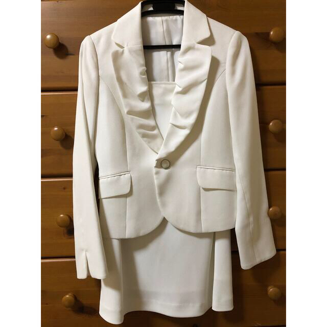 白　スーツ　スカート レディースのフォーマル/ドレス(スーツ)の商品写真