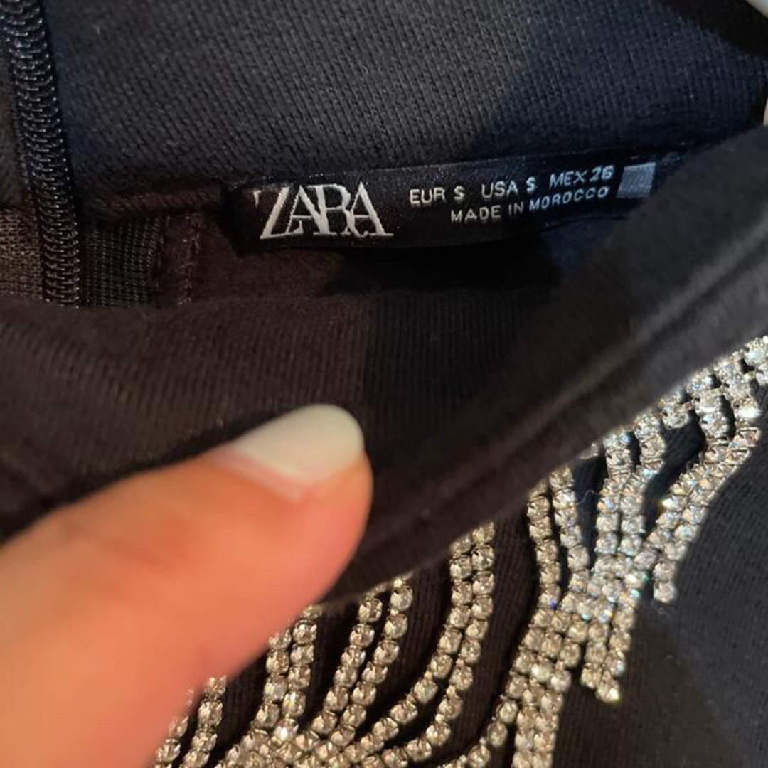 ZARA(ザラ)の新品　ZARA 裏起毛　ネックレス付　トレーナー レディースのトップス(シャツ/ブラウス(長袖/七分))の商品写真