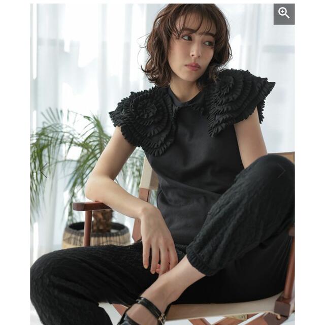 ZARA(ザラ)のドノバン　フリルカラーノースリーブ　ブラック レディースのトップス(シャツ/ブラウス(半袖/袖なし))の商品写真