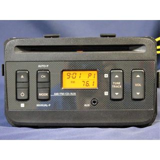 スズキ純正　2DIN　AM.FM.CDデッキ　AUX付　エブリイ他　送料込み(カーオーディオ)