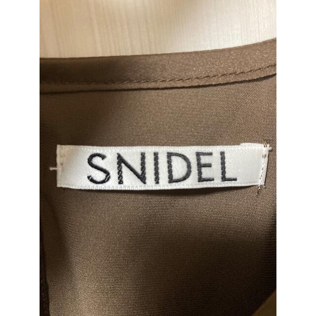 SNIDEL(スナイデル)のSNIDEL スナイデル　未使用　サテンパフスリーブワンピース レディースのワンピース(ロングワンピース/マキシワンピース)の商品写真