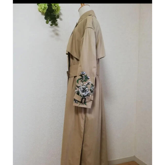 CLANE(クラネ)のクラネ刺繍トレンチコートCLANE美品 レディースのジャケット/アウター(トレンチコート)の商品写真