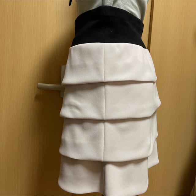 SCOT CLUB(スコットクラブ)のSCOTT CLUB ミニスカート　4段フリル　くすみピンク×黒　ストレッチ レディースのスカート(ミニスカート)の商品写真