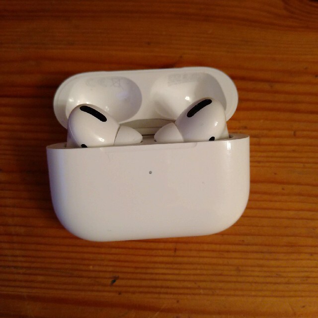 Apple(アップル)のAirPodsPro スマホ/家電/カメラのオーディオ機器(ヘッドフォン/イヤフォン)の商品写真