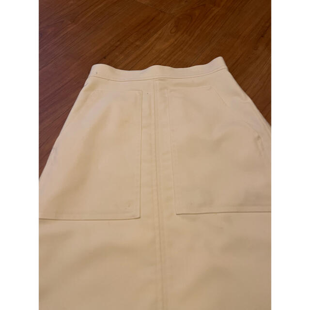Adam et Rope'(アダムエロぺ)のアダムエロペ　ホワイト　スカート　台形 レディースのスカート(ひざ丈スカート)の商品写真