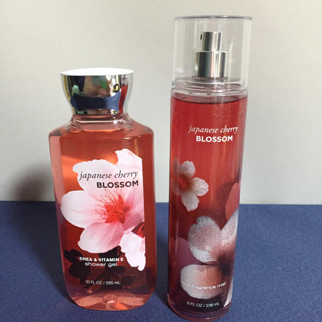 Bath & Body Works(バスアンドボディーワークス)の新品・送料込み Bath & bodyworks シャワージェル&ボディミスト コスメ/美容のボディケア(その他)の商品写真