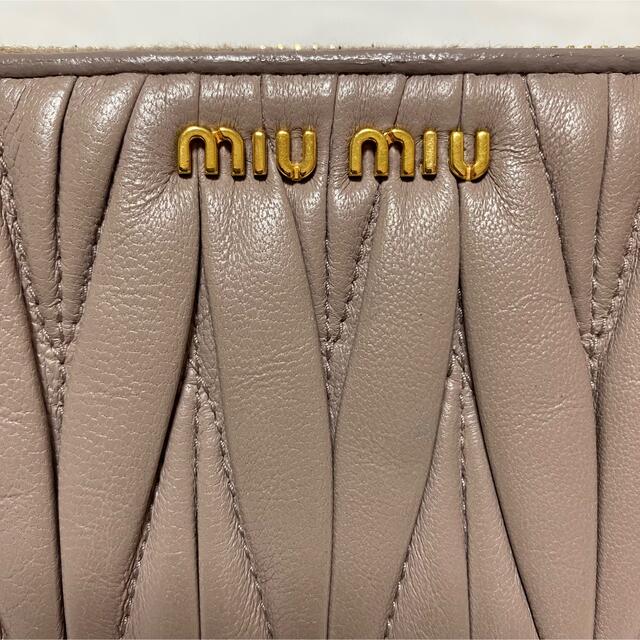 miumiu(ミュウミュウ)の【美品】MIUMIU ミュウミュウ マテラッセ ジップ長財布 ピンクベージュ レディースのファッション小物(財布)の商品写真