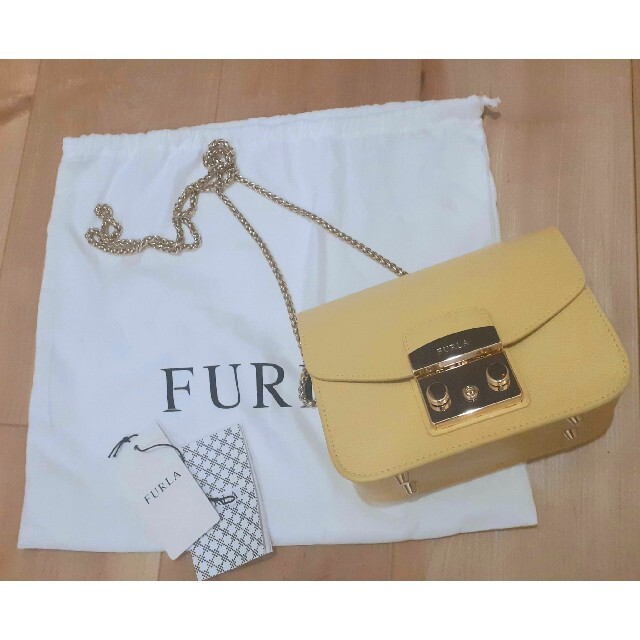 FURLA メトロポリス イエロー