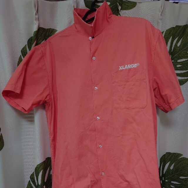XLARGE(エクストララージ)のXLARGEシャツ　サーモンピンクサイズL背面ロゴワークシャツ メンズのトップス(シャツ)の商品写真