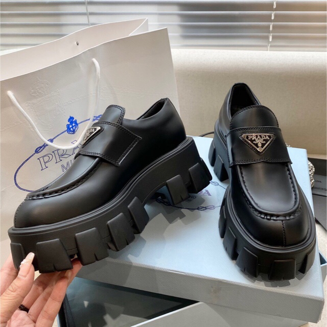 木造 PRADA モノリス プラダ monolith ブラッシュドレザー ローファー