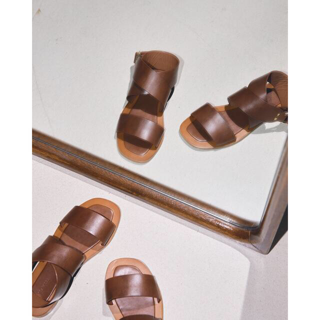 TODAYFUL(トゥデイフル)のTODAYFUL Flat Belt Sandals ブラウン レディースの靴/シューズ(サンダル)の商品写真