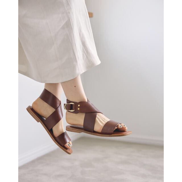 TODAYFUL(トゥデイフル)のTODAYFUL Flat Belt Sandals ブラウン レディースの靴/シューズ(サンダル)の商品写真