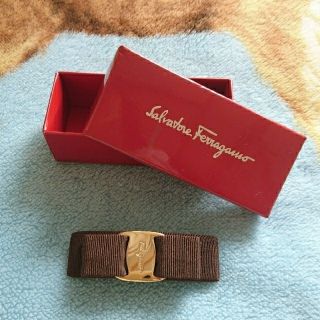 サルヴァトーレフェラガモ(Salvatore Ferragamo)の【ちゃぴ様 専用】★フェラガモ ヴィラリボン バレッタ ブラウン★(バレッタ/ヘアクリップ)