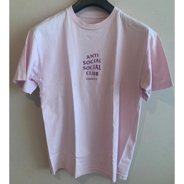 ANTI SOCIAL SOCIAL CLUB(アンチソーシャルソーシャルクラブ)のanti social Light pink*Purple logo T メンズのトップス(Tシャツ/カットソー(半袖/袖なし))の商品写真