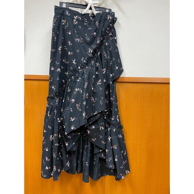 H&M(エイチアンドエム)のH&M ロングスカート　花柄 レディースのスカート(ロングスカート)の商品写真