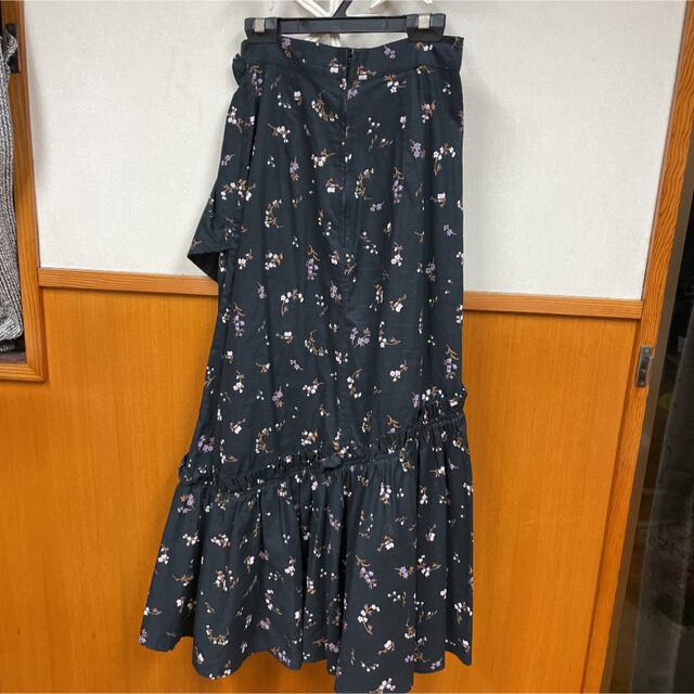 H&M(エイチアンドエム)のH&M ロングスカート　花柄 レディースのスカート(ロングスカート)の商品写真