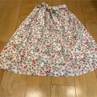 マジェスティックレゴン(MAJESTIC LEGON)の未使用に近い　花柄　膝下スカート(ひざ丈スカート)