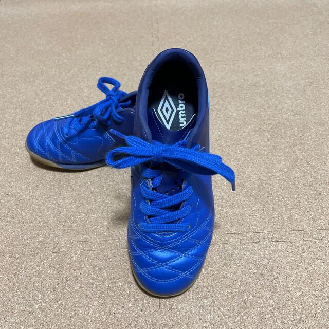 UMBRO(アンブロ)のumbro アンブロ　インドアフットサルシューズ　19センチ キッズ/ベビー/マタニティのキッズ靴/シューズ(15cm~)(スニーカー)の商品写真