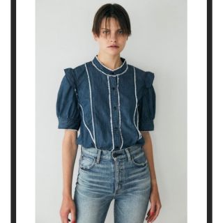 マウジー(moussy)のMOUSSYのデニムフリルシャツ(シャツ/ブラウス(半袖/袖なし))