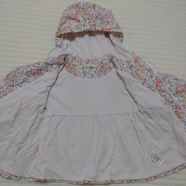 【Lioさま専用】小花柄フーディー  ＆ panpantutu スカート キッズ/ベビー/マタニティのベビー服(~85cm)(ジャケット/コート)の商品写真