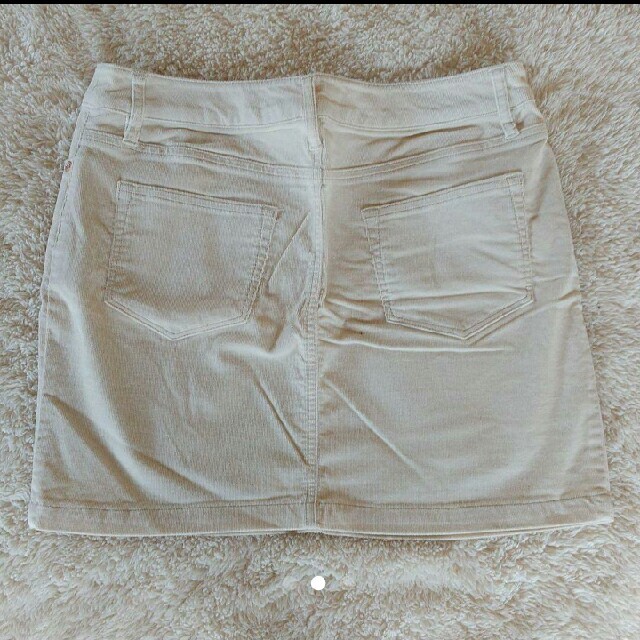 MUJI (無印良品)(ムジルシリョウヒン)の無印良品 コーデュロイ ミニスカート アイボリー 67cm レディースのスカート(ミニスカート)の商品写真