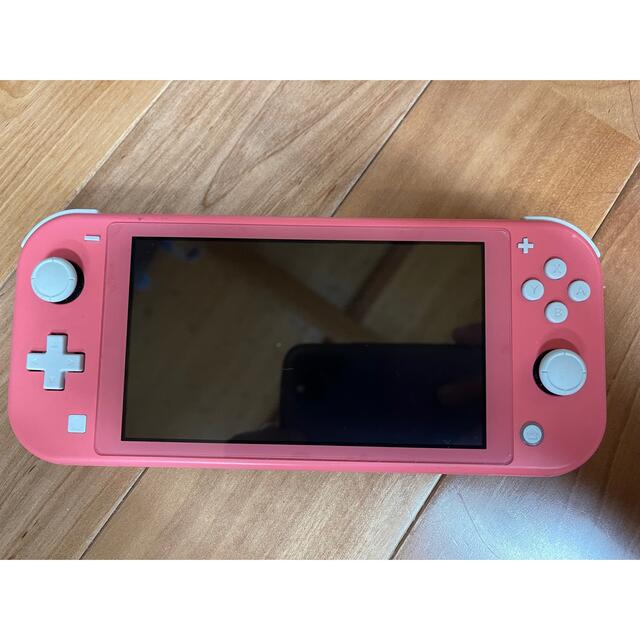 Nintendo Switch(ニンテンドースイッチ)のNintenndo Switch Lite コーラル エンタメ/ホビーのゲームソフト/ゲーム機本体(携帯用ゲーム機本体)の商品写真