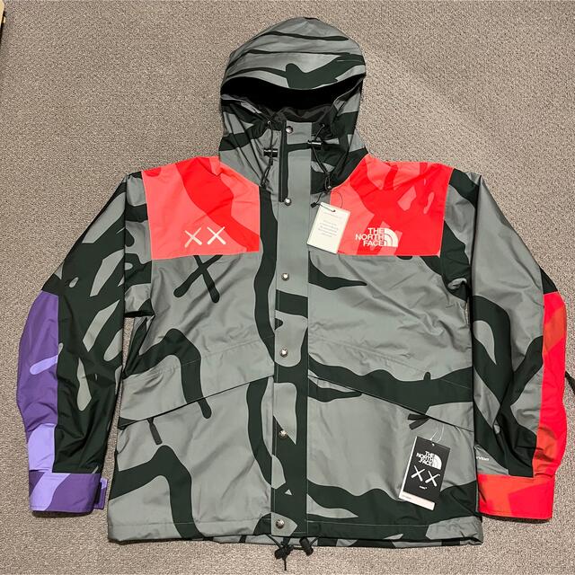 THE NORTH FACE(ザノースフェイス)のTHE NORTH FACE XX KAWS マウンテンパーカー L メンズのジャケット/アウター(マウンテンパーカー)の商品写真