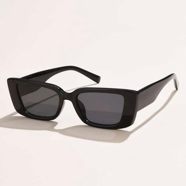 ZARA(ザラ)の大人気‼︎ SHEIN  スクエアサングラス ブラック 新品未使用 メンズのファッション小物(サングラス/メガネ)の商品写真
