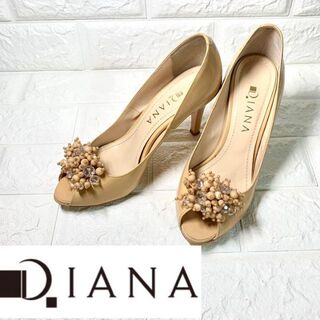 ダイアナ(DIANA)の【美品】DIANA ダイアナ ビジュー　パンプス　ベージュ　エナメル(ハイヒール/パンプス)