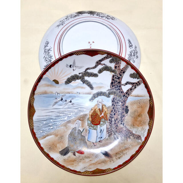 想像を超えての 九谷焼　土井製　金彩赤絵　人物翔鶴風景図　飾り皿2枚　アンティ－ク 陶芸