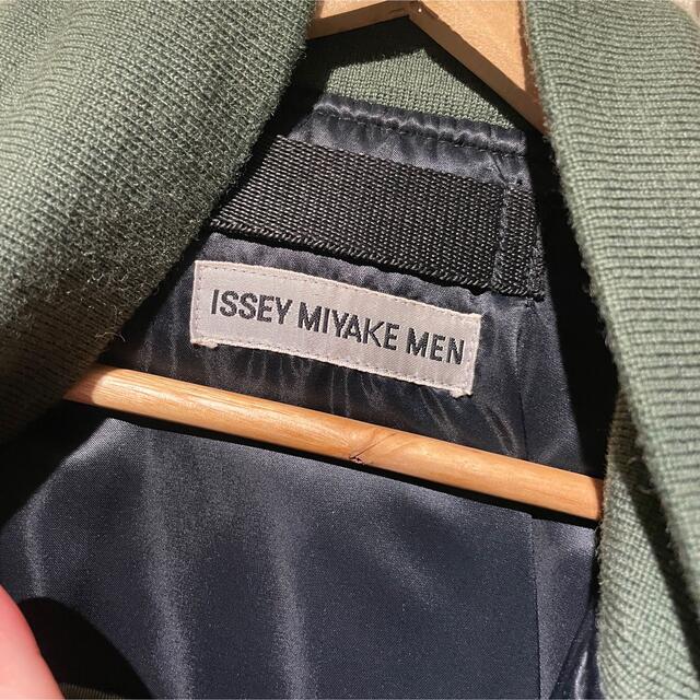 ISSEY MIYAKE(イッセイミヤケ)の名作 イッセイミヤケメン 96aw ボンバージャケット issey miyake メンズのジャケット/アウター(フライトジャケット)の商品写真