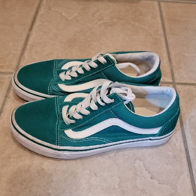 VANS(ヴァンズ)のVANS　オールドスクール　スニーカー　グリーン　23.5cm　美品　レディース レディースの靴/シューズ(スニーカー)の商品写真