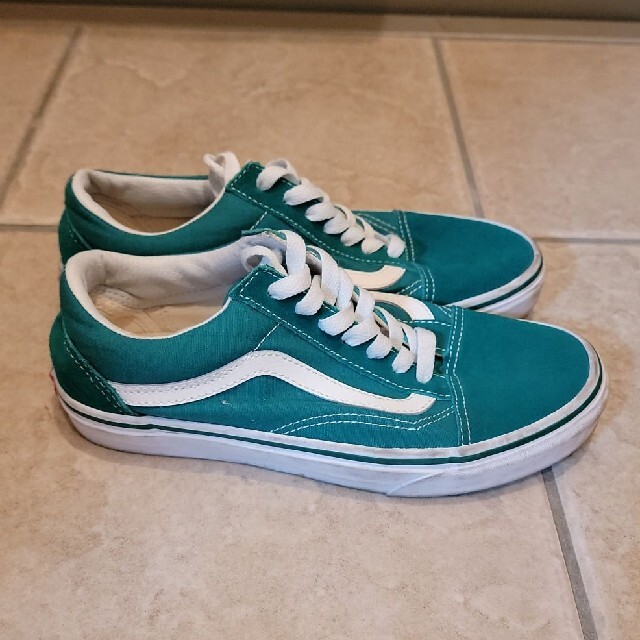 VANS(ヴァンズ)のVANS　オールドスクール　スニーカー　グリーン　23.5cm　美品　レディース レディースの靴/シューズ(スニーカー)の商品写真