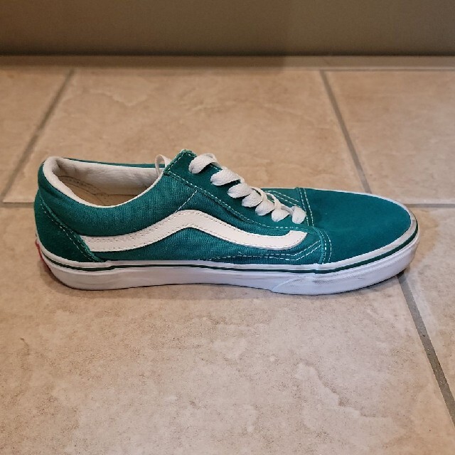 VANS(ヴァンズ)のVANS　オールドスクール　スニーカー　グリーン　23.5cm　美品　レディース レディースの靴/シューズ(スニーカー)の商品写真