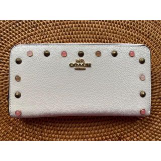 コーチ(COACH)のCOACH長財布F58551ホワイトカラースタッズ新品未使用品(財布)