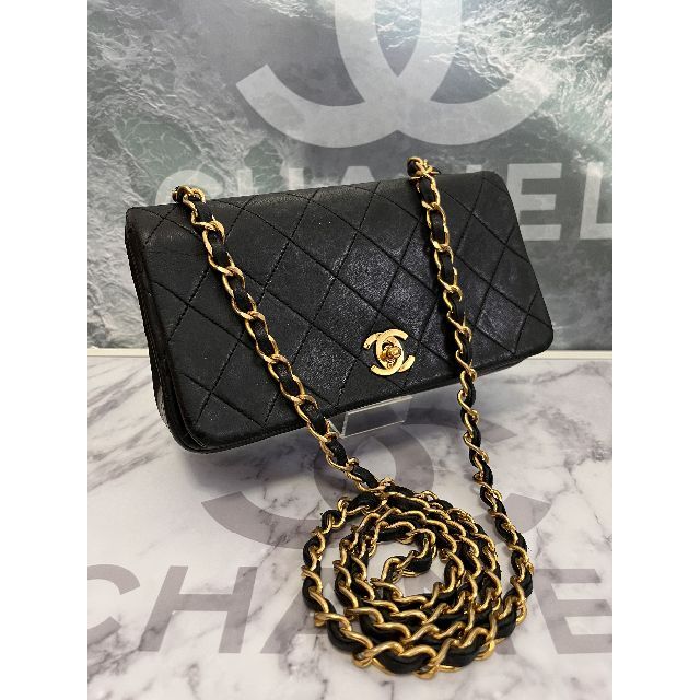 CHANEL(シャネル)の☆正規超美品☆シャネル　ミニマトラッセ　ターンロック　ゴールド金具　ブラック♪ レディースのバッグ(ショルダーバッグ)の商品写真