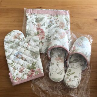 ローラアシュレイ(LAURA ASHLEY)のエプロン　スリッパ　ミトン　ローラアシュレイ　メルローズ(収納/キッチン雑貨)