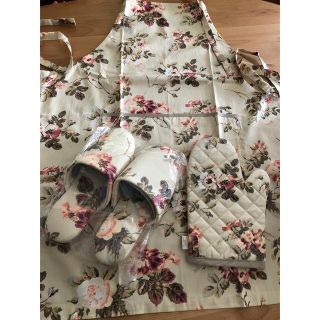 ローラアシュレイ(LAURA ASHLEY)のエプロン　スリッパ　ミトン　ローラアシュレイ　アンジェリカ(収納/キッチン雑貨)