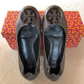 トリーバーチ(Tory Burch)のじゅんこ様専用　トリーバーチ　シルバーメタリックフラットシューズ(バレエシューズ)