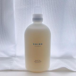 シロ(shiro)の【4/22限定お値下げ】SHIRO FABRICSOFTENER ホワイトティー(洗剤/柔軟剤)