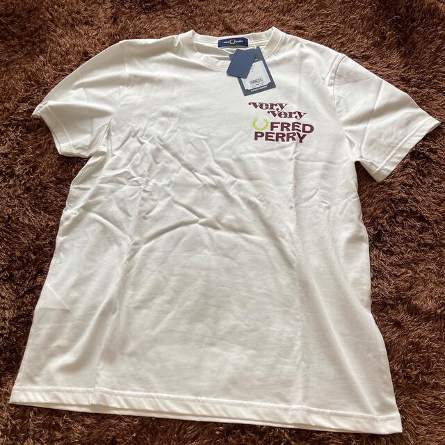 FRED PERRY(フレッドペリー)のフレッドペリーTシャツ FRED PERRY  半袖　グラフィック メンズ メンズのトップス(Tシャツ/カットソー(半袖/袖なし))の商品写真