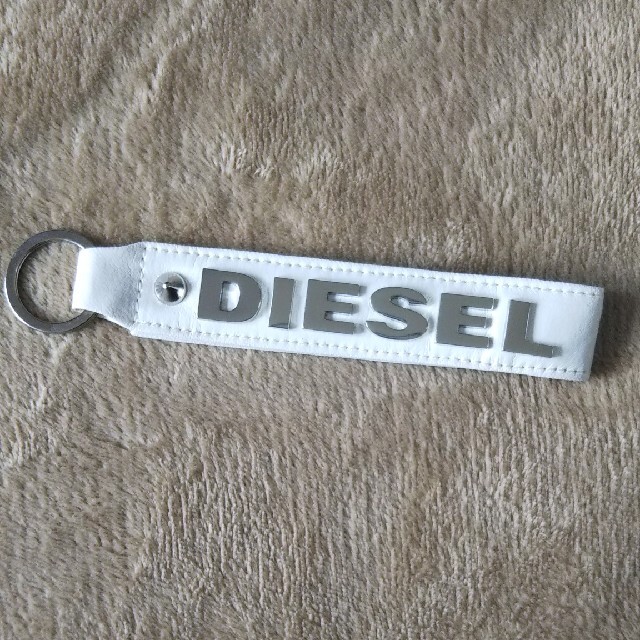 DIESEL(ディーゼル)の未使用 ディーゼル キーホルダー 白 メンズのファッション小物(キーホルダー)の商品写真