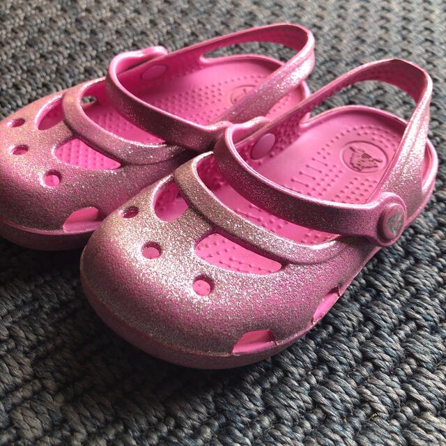 crocs(クロックス)のクロックス ピンクラメサンダル 14㌢ キッズ/ベビー/マタニティのベビー靴/シューズ(~14cm)(サンダル)の商品写真