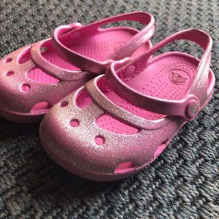 クロックス(crocs)のクロックス ピンクラメサンダル 14㌢(サンダル)